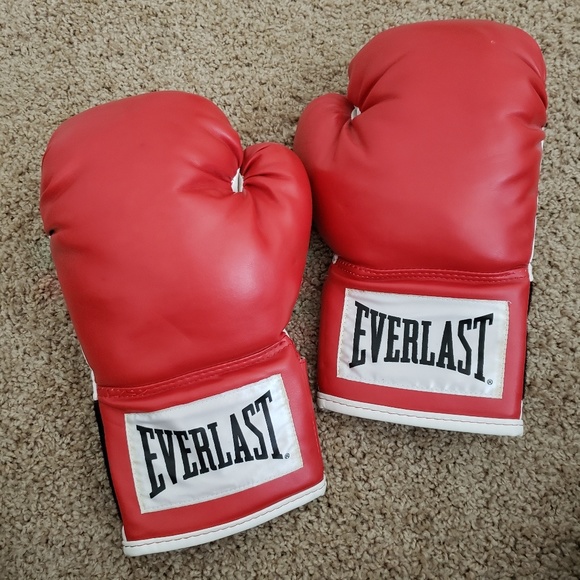 boxing gloves everlast red